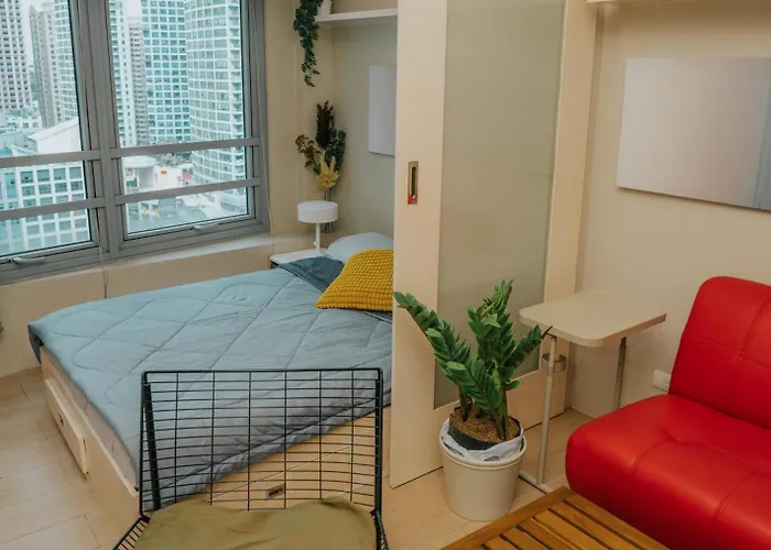Aparthotel Chic Eastwood W Pool Access, 55inch Tv And Wifi Manila