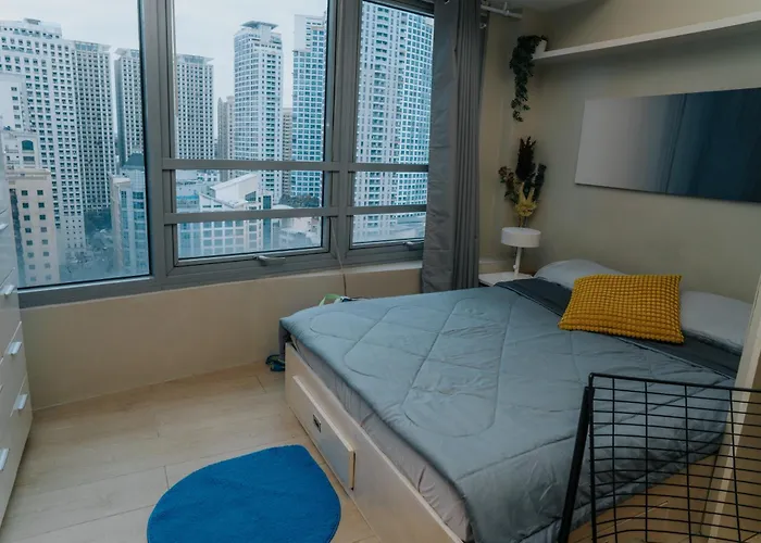 Chic Eastwood W Pool Access, 55inch Tv And Wifi 4* Manila