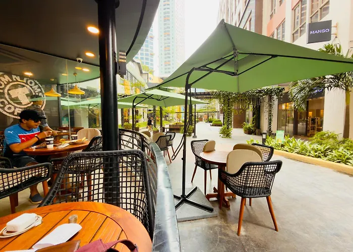 Chic Eastwood W Pool Access, 55inch Tv And Wifi 4* Manila