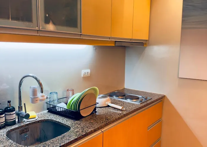 Chic Eastwood W Pool Access, 55inch Tv And Wifi Aparthotel 4*