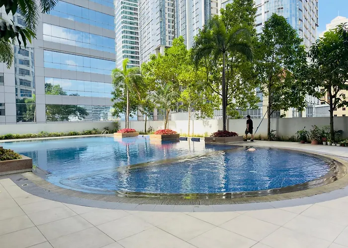 Chic Eastwood W Pool Access, 55inch Tv And Wifi