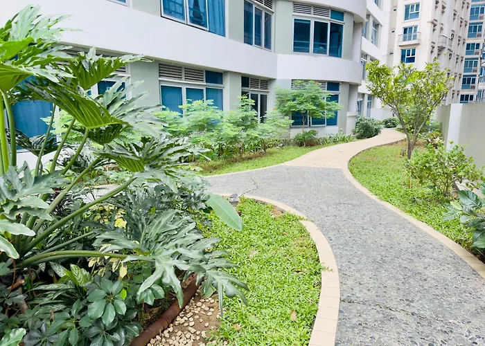 Chic Eastwood W Pool Access, 55inch Tv And Wifi 4* Manila